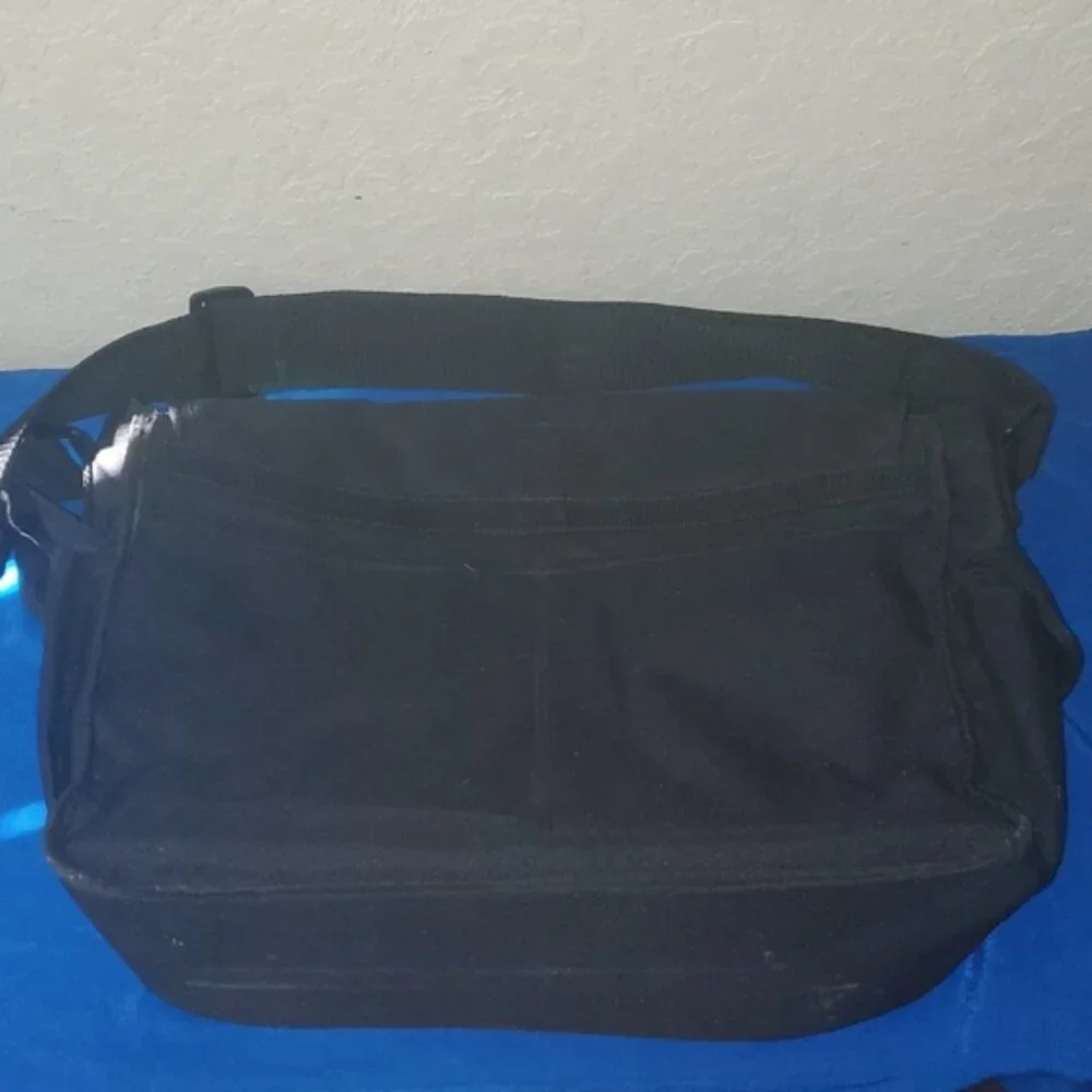 VTG Structure Black messenger bag